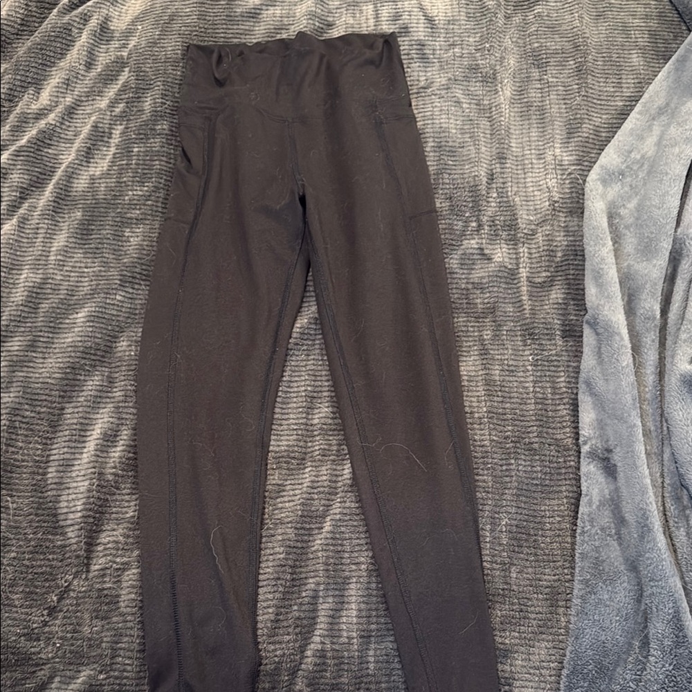Dicks Sporting Goods brand black leggings w side pockets!!